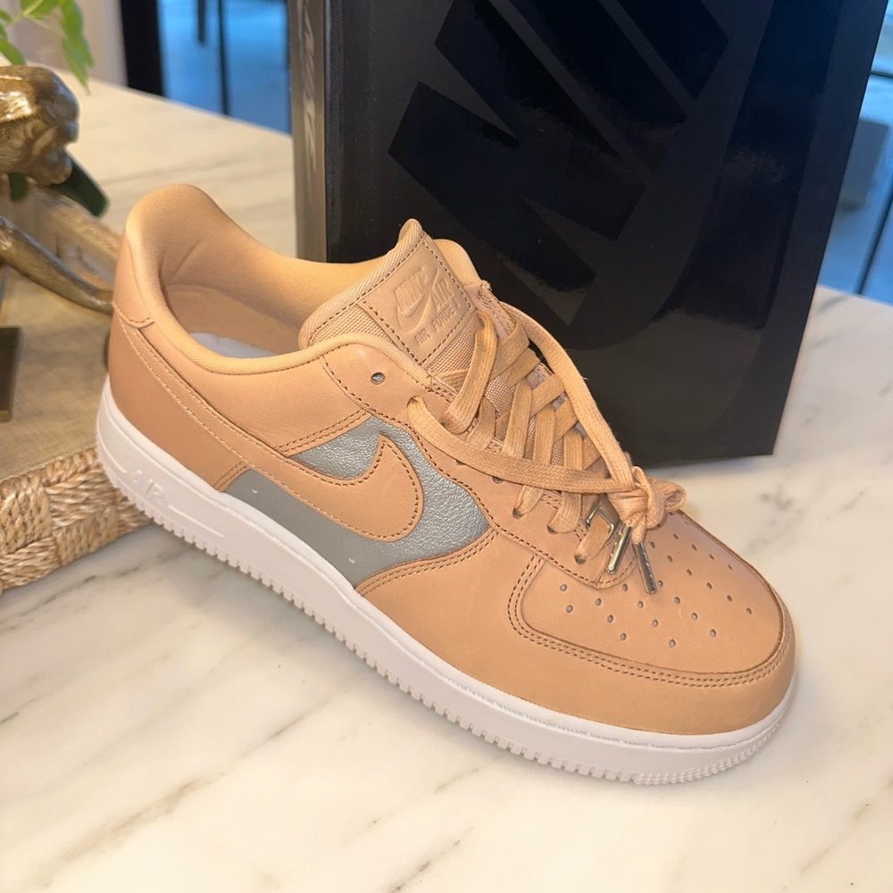 Nike Air Force 1 ‘07 SE PRM Beige w/Metallic Silver Size 10 Women’s